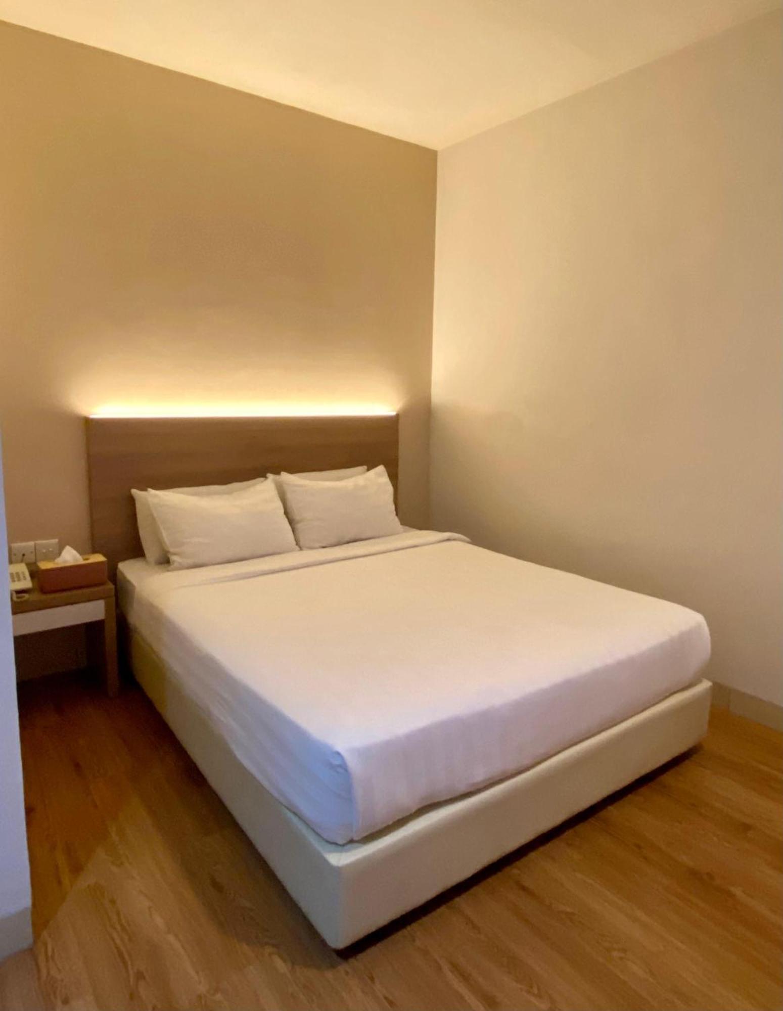 Lovina Inn - Nagoya Batam Extérieur photo