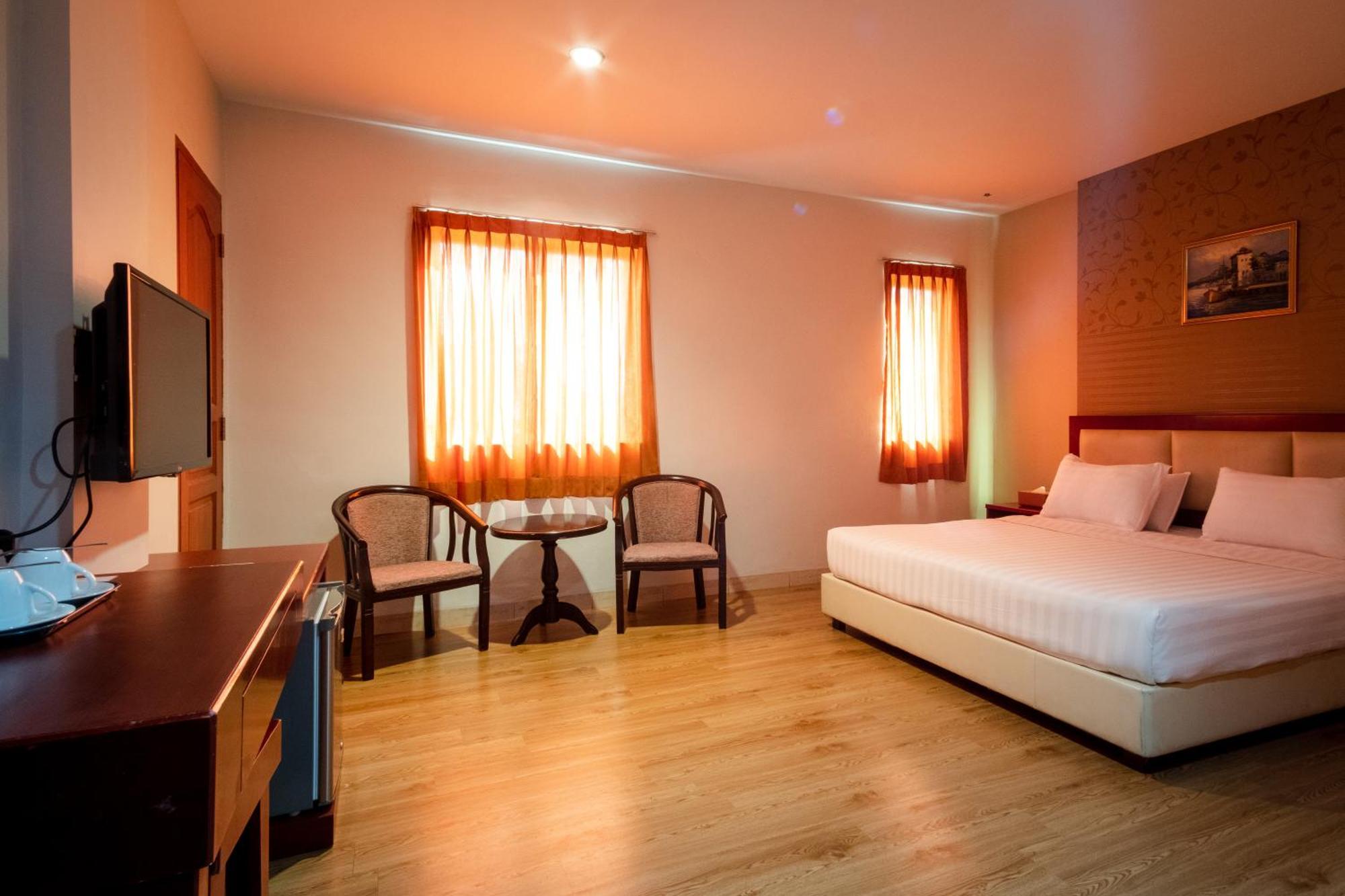 Lovina Inn - Nagoya Batam Extérieur photo