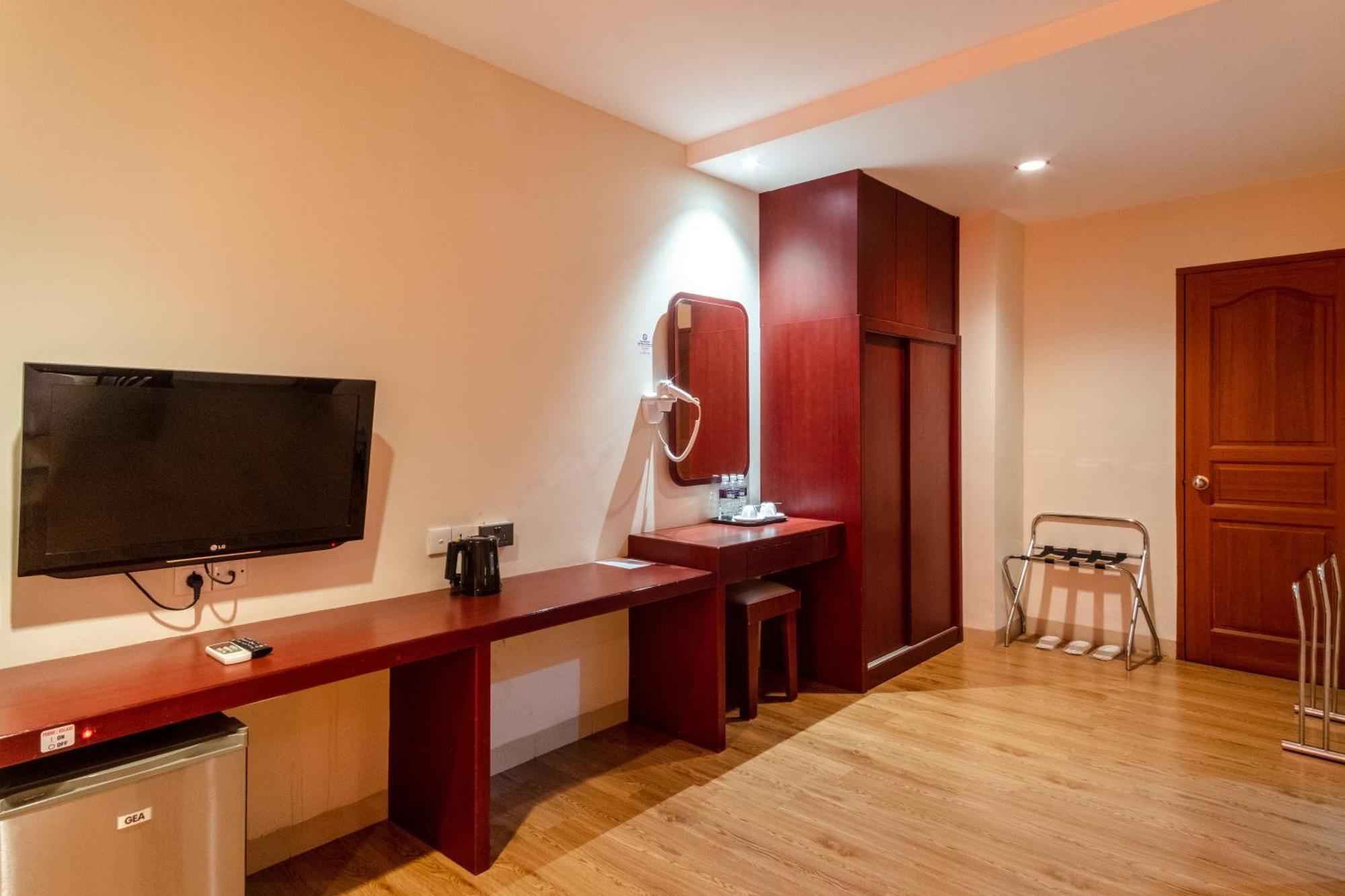 Lovina Inn - Nagoya Batam Extérieur photo